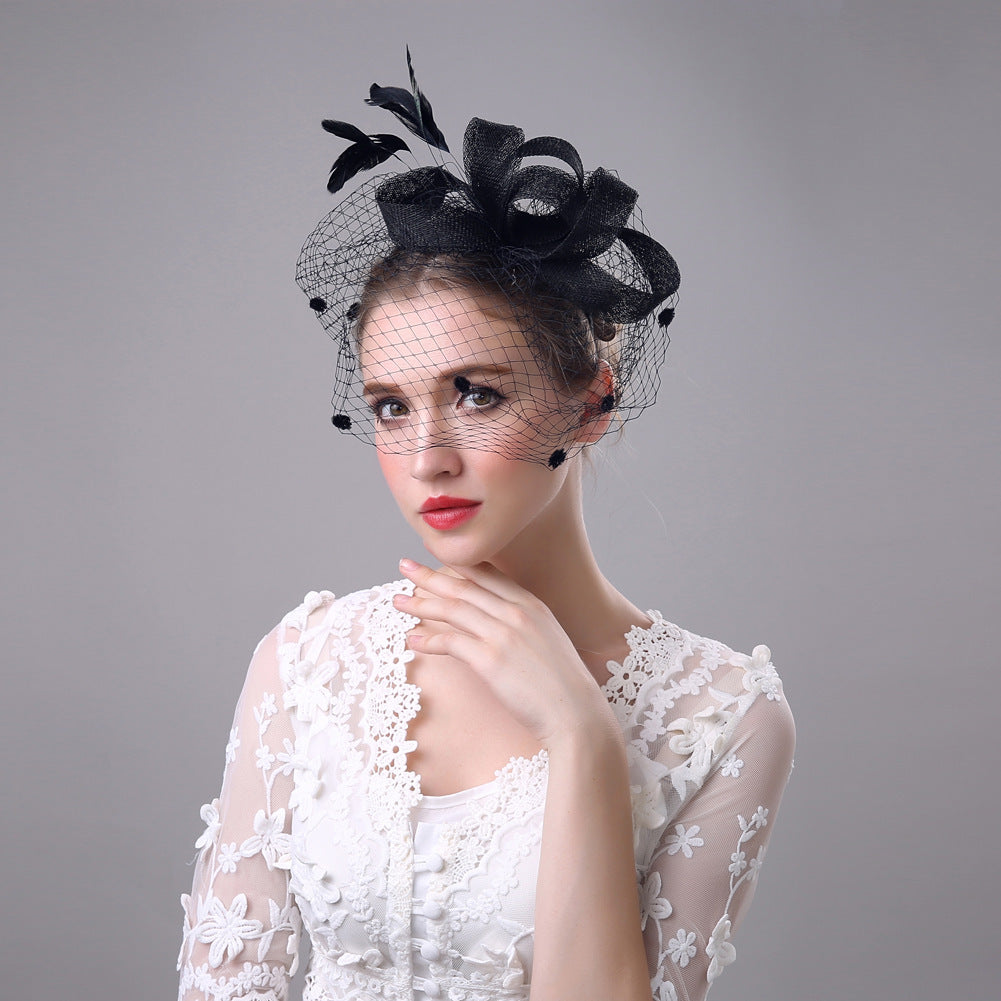 Chapeau élégant en lin avec plume et nœud — Ava