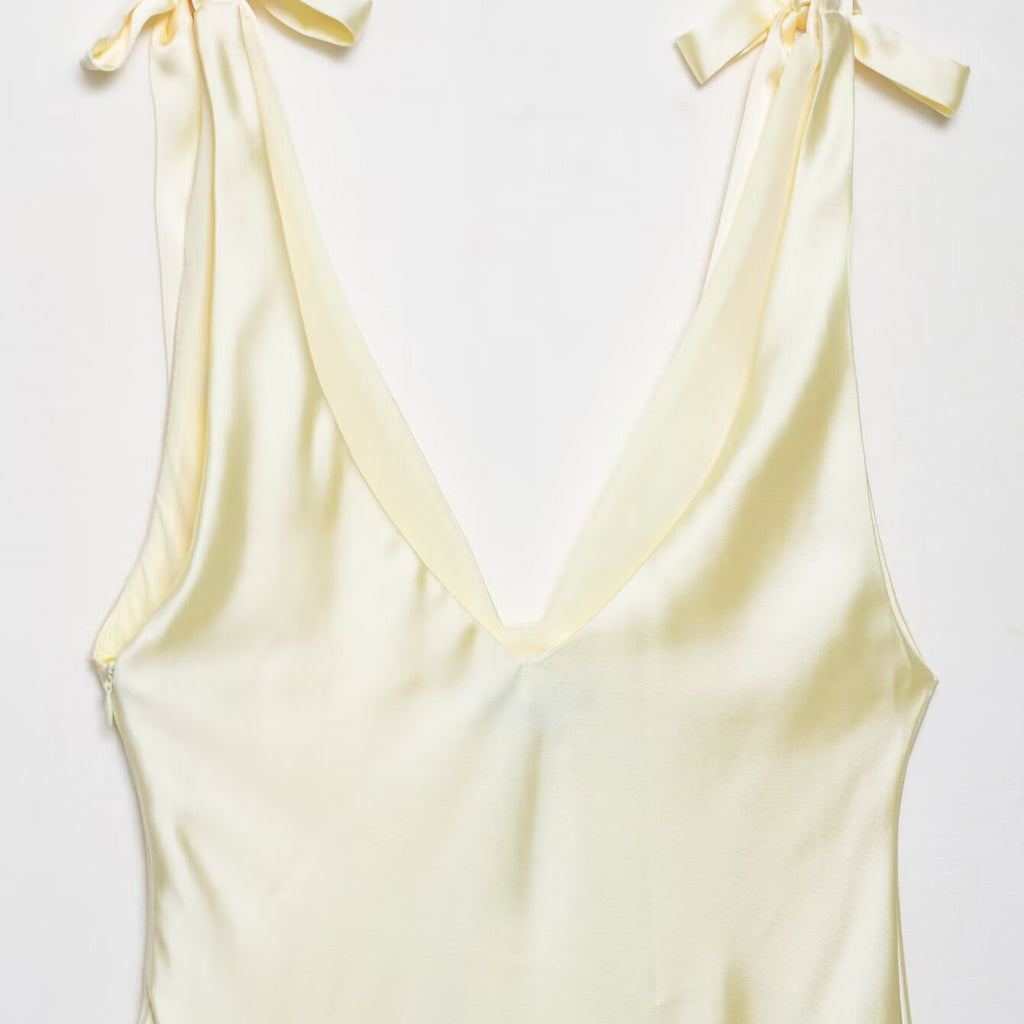 Robe en soie – ornée de belles bretelles en nœuds papillon