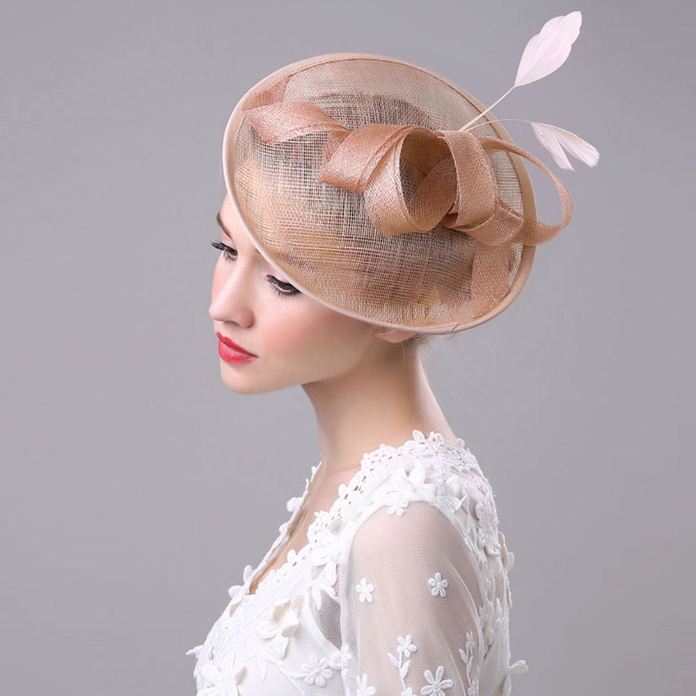 Chapeau élégant en lin avec nœud et plume — Cambrie