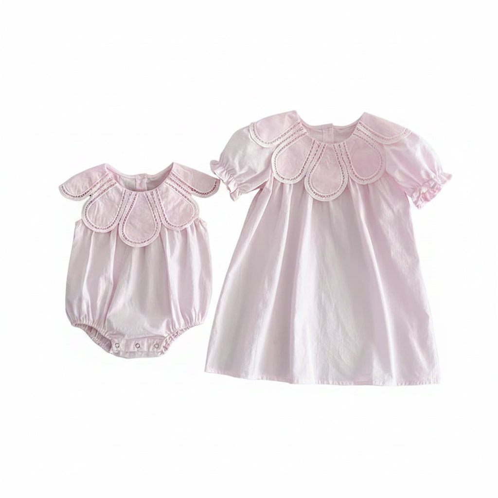 Option 1 : Robe fille col fleur. Option 2 : Barboteuse col fleur.