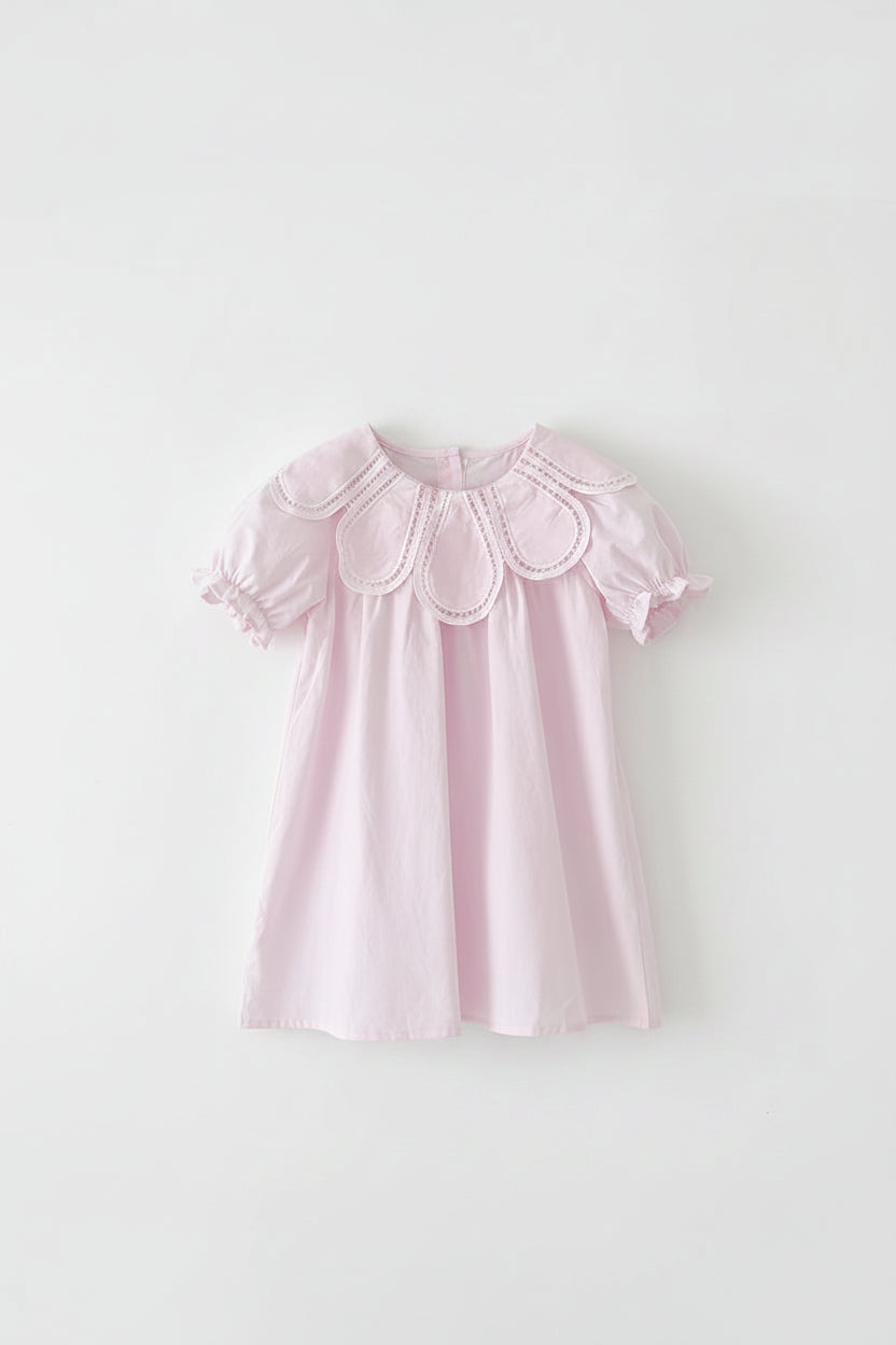 Option 1 : Robe fille col fleur. Option 2 : Barboteuse col fleur.